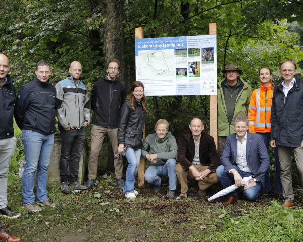 onthulling bord klimaatbos 31-08-2023 (17a).jpg